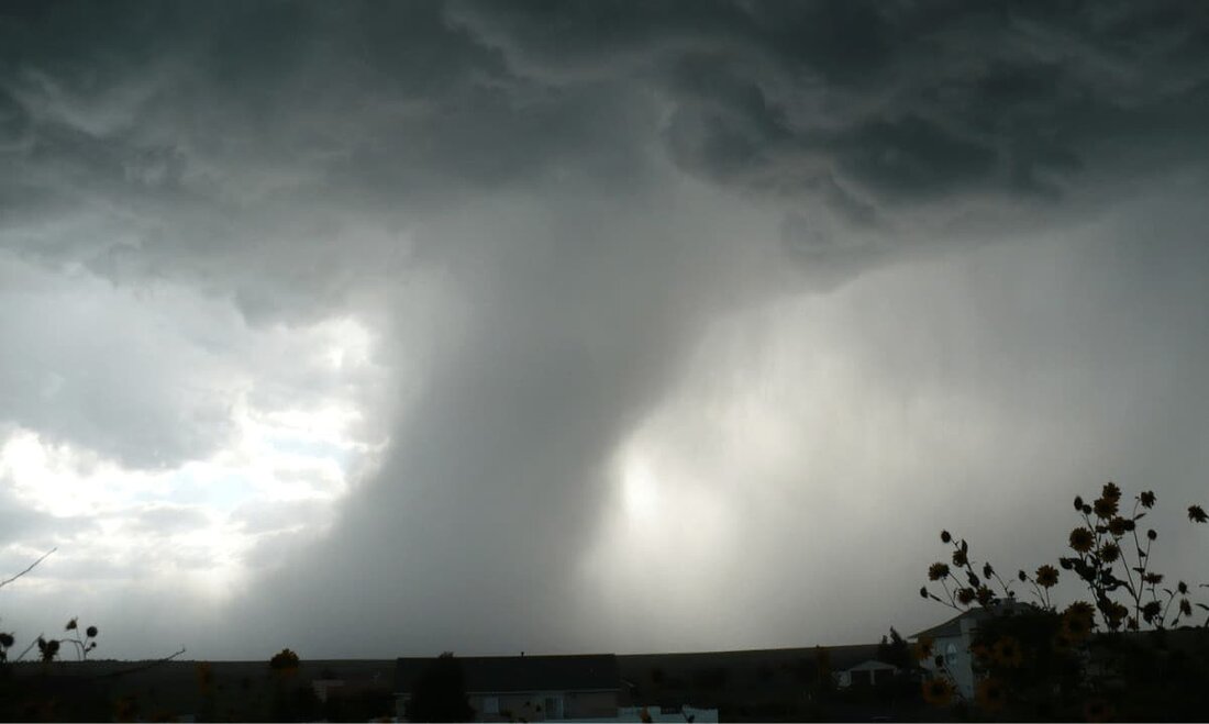 Tornado Cash hat sich wieder einmal als Knotenpunkt gestohlener Gelder aus einem DeFi-Protokoll wiedergefunden. Eine Ethereum-Wallet-Adresse, die mit dem Exploiter der DAO-Maker-Verletzung von 2021 in Verbindung steht, schickte DAI-Stablecoin im Wert von 600.000 $ durch die umstrittene coin Rührgerät. Nach der Blockchain-Sicherheit FirmaPeckShield, die Brieftasche war mehr als 200 Tage inaktiv. Die Bewegung wurde fast sieben Monate entdeckt, nachdem eine andere Brieftasche, die mit dem Exploiter verbunden war, DAI im Wert von 500.000 $ mit Tornado Cash überwiesen hatte. Für die Uneingeweihten wurde DAO Maker, eine Fundraising-Plattform für Kryptoprojekte (keine Beziehung zum bekannteren MakerDAO), im August 2021 ausgenutzt und über …