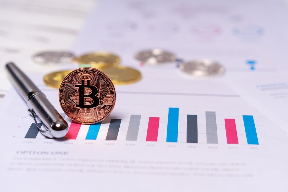 Tether gibt bekannt, dass es im TRON-Netzwerk eine Milliarde USDT ausgegeben hat. Dies wird durch einen Tweet von Whale Alert, einem bekannten Blockchain-Tracker, bestätigt. Tether hat diese Entscheidung getroffen, um seine Präsenz und Liquidität auf der TRON-Blockchain auszubauen. Durch die Nutzung der schnellen und kostengünstigen Transaktionen des TRON-Netzwerks möchte Tether mehr Benutzer anziehen und seine Position als dominierende Stablecoin festigen. In den letzten 90 Tagen ist der Marktwert von Tether (USDT) um erstaunliche 2,6 Milliarden US-Dollar gestiegen. Im Gegensatz dazu verzeichnete ein weiterer beliebter Stablecoin, USDC, einen Rückgang von 4,6 Milliarden US-Dollar in diesem Zeitraum. Tether hält derzeit den größten &hellip;