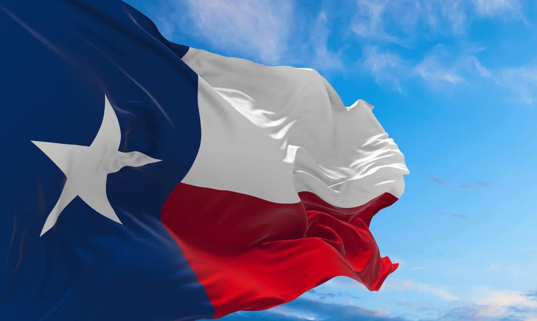 Lux Vending – firmierend unter dem Namen Bitcoin Depot – hat Berichten zufolge eine Klage gegen das Büro des Sheriffs von McLennan County, Texas, eingereicht und ihm vorgeworfen, rechtswidrig 15.000 US-Dollar von einem BTC-Geldautomaten (ATM) beschlagnahmt zu haben. Die Behörden beschlagnahmten den Betrag, um ein älteres Opfer zu entschädigen, das Opfer eines Kryptowährungsbetrugs geworden war. Bitcoin-Depot „kann zur Hölle fahren“ Laut Einheimischen AbdeckungDas ganze Drama begann Ende April, als eine 82-jährige Frau aus Crawford im Internet nach einem Kochrezept suchte. Während sie online war, erhielt sie eine E-Mail mit der Nachricht, dass sie versehentlich einen „Ransomware“-Computervirus aktiviert hatte. Die Frau …