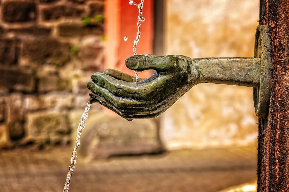 XRP, eine der prominentesten Kryptowährungen auf dem Markt, hat kürzlich einen bedeutenden Meilenstein erreicht. Nach einem langwierigen Rechtsstreit mit der US-amerikanischen Securities and Exchange Commission (SEC) haben mehrere US-Kryptobörsen beschlossen, XRP wieder auf ihren Plattformen zu listen. Der Rechtsstreit zwischen Ripple, dem Unternehmen hinter XRP, und der SEC dauerte mehrere Jahre und hatte erhebliche Auswirkungen auf den Handel mit XRP. Die SEC erhob den Vorwurf, dass XRP als Wertpapier betrachtet werden sollte, während Ripple darauf bestand, dass XRP eine Kryptowährung sei und nicht unter die Zuständigkeit der SEC falle. Im vergangenen Monat jedoch entschied ein Richter zugunsten von Ripple und &hellip;