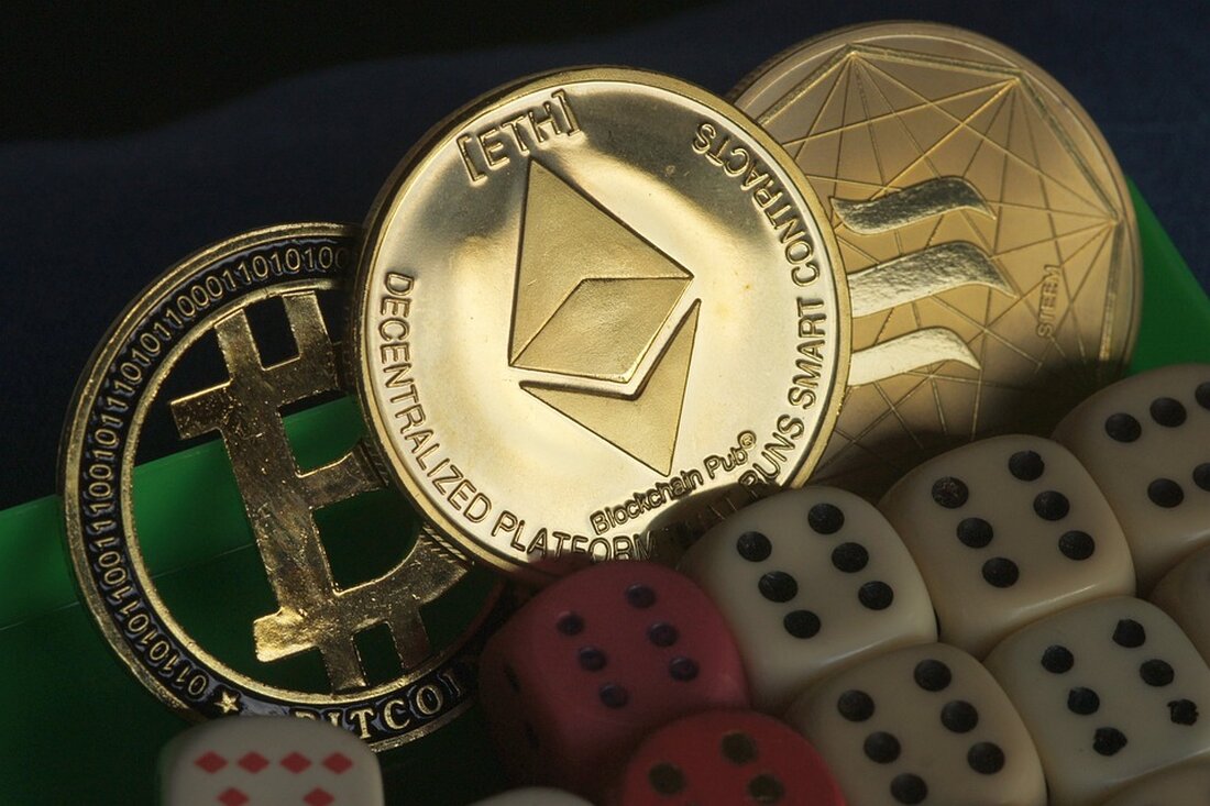 Ein plötzlicher Transfer von Ethereum im Wert von rund 116 Millionen US-Dollar hat die Krypto-Community aufhorchen lassen und Fragen zur potenziellen Auswirkung auf den Ethereum-Markt aufgeworfen. Das Ethereum-Wallet, das während der Vorab-Mining-Phase erstellt wurde, hatte insgesamt 61.216 ETH angesammelt. Diese Tokens hatten damals einen Wert von etwa 18.976 US-Dollar. Aufgrund des exponentiellen Wachstums von Ethereum ist der Wert dieser Tokens inzwischen um mehr als das Tausendfache gestiegen. Die ETH wurden im Rahmen einer einzigartigen Verkaufsveranstaltung im Juni 2014 gesammelt, bei der frühe Teammitglieder und Mitbegründer die Möglichkeit hatten, vorab geschürfte ETH zu erwerben. Der Wert dieser Tokens lag damals bei …