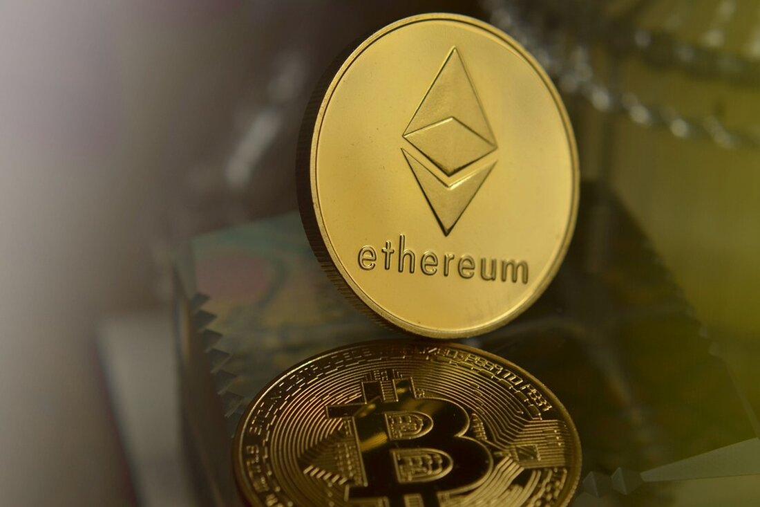 Huobi, eine der größten Kryptowährungsbörsen der Welt, hat kürzlich bekannt gegeben, dass über 1,9 Millionen HT (Huobi Token) verbrannt wurden. Diese Maßnahme wurde ergriffen, um die Anzahl der im Umlauf befindlichen HT zu reduzieren und damit den Wert der verbleibenden Tokens zu erhöhen. Laut Huobi wird die Burn-Rate alle drei Monate überprüft und angepasst. Dieses Mal wurde beschlossen, eine beträchtliche Anzahl von HT zu verbrennen, um das Angebot zu verringern. Diese Aktion hat einen positiven Effekt auf die HT-Besitzer, da die Verringerung des Angebots in der Regel zu einem Anstieg des Token-Werts führt. Eine interessante Tatsache ist, dass die Mehrheit …