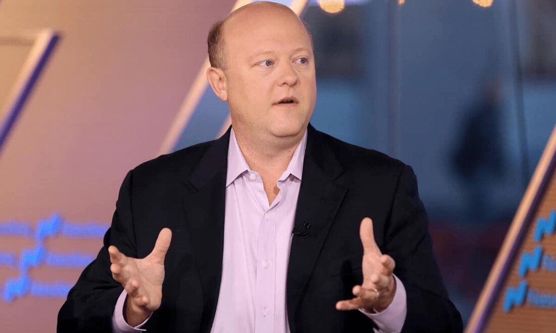 Circle-CEO Jeremy Allaire sprach am Dienstag und fasste das Drama um die Silicon Valley Bank (SVB) und USDC aus der Sicht seines Unternehmens zusammen. Laut Allaire werden nun alle Barreserven des Unternehmens bei der Bank of New York Melon gelagert. Krypto vor dem Banking retten Während der Interview, sagte Allaire, sein Unternehmen sei bereit, die eigenen Unternehmensmittel von Circle zu verwenden, um seine Unterwasser-Barreserven vor der Eröffnung der Banken am Montag zu stützen. Das Unternehmen hielt bei SVB 3,3 Milliarden US-Dollar, die es kurzzeitig verlor, nachdem der VC-Banking-Riese am Freitag von den Aufsichtsbehörden beansprucht worden war. „Glücklicherweise mussten wir das …