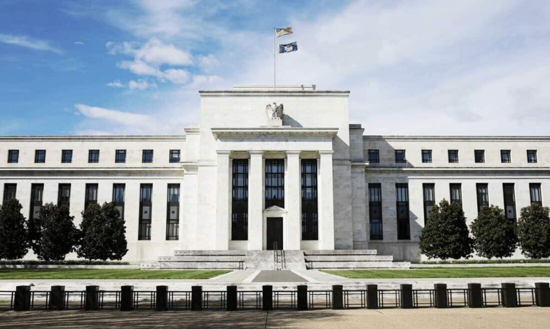 Roger Ferguson – ehemaliger stellvertretender Vorsitzender der Federal Reserve – hat seine Analyse der jüngsten Zinserhöhung der Zentralbank und der darauffolgenden Pressekonferenz am Mittwoch angeboten. Ferguson glaubt, dass die Fed und der Markt sich nicht darüber einig sind, was die Zentralbank als nächstes tun wird. Letzteres, behauptet er, setzt darauf, dass Ersteres gezwungen sein wird, seine Zinserhöhungen früher als erwartet rückgängig zu machen. Kommt der Drehpunkt? Apropos gegenüber CNBC am Donnerstag stimmte der frühere stellvertretende Vorsitzende seinem Interviewer Michael Santoli zu, dass der Vorsitzende Powell viele Gelegenheiten verpasste, um danach hawkischer zu sein, wenn er mit Reportern sprach FOMC. „[The …