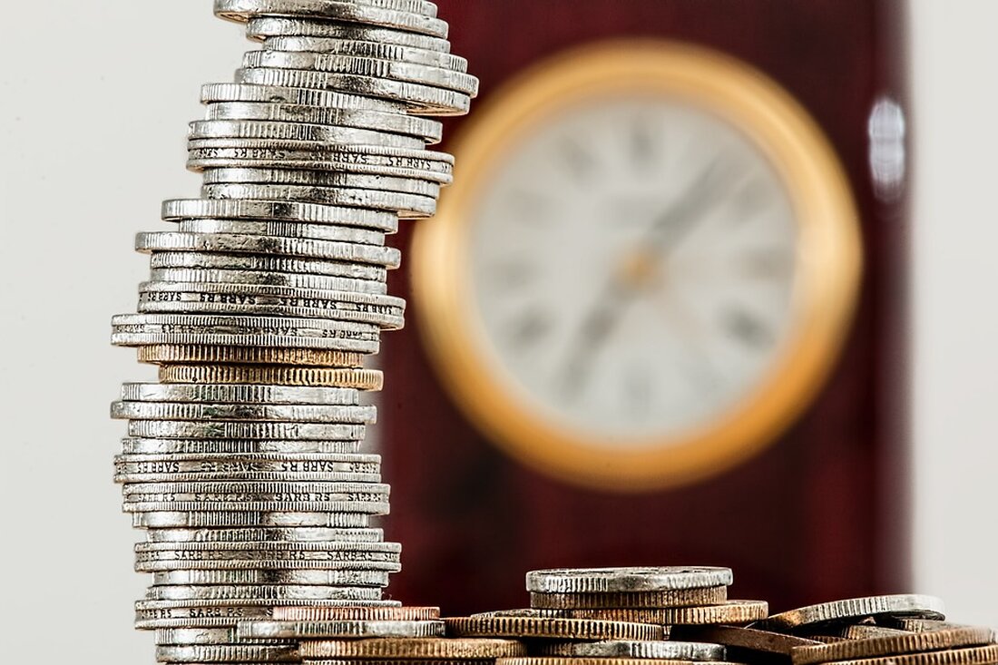 Zentralbank-Kryptowährungen ohne Mehrwert? In einem Interview mit The Block äußerte sich Fadi Aboualfa, der Forschungsleiter des Krypto Brokers Copper, kritisch über digitales Zentralbankgeld, auch bekannt als Central Bank Digital Currency (CBDC). Er ist der Meinung, dass diese digitalen Währungen keinen Mehrwert für den täglichen Gebrauch bieten und stattdessen Schwierigkeiten für das System und Händler mit sich bringen werden. Aboualfa stellt fest, dass die CBDCs noch in der Entwicklung sind und es viele Herausforderungen gibt. Er glaubt jedoch nicht, dass sie eine Zukunft haben, da sie kein tragfähiges Bargeldäquivalent für den täglichen Gebrauch sind. Er äußert Zweifel an den aktuellen Modellen …