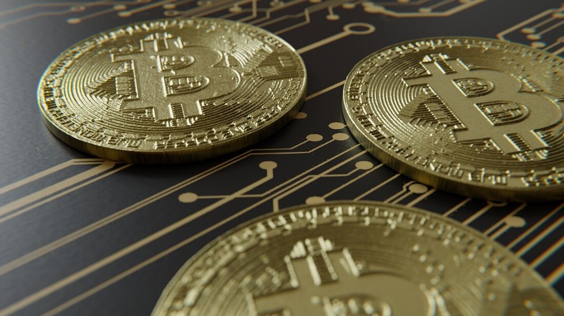 Südkorea und Bitcoin: Ein Wettlauf gegen die Zeit Südkorea steht vor der Herausforderung, ins Hintertreffen zu geraten, während die Vereinigten Staaten Bitcoin als strategische Finanzposition horten. Der ehemalige stellvertretende Minister für Strategie und Finanzen, Ahn Do-geol, schlägt Alarm und warnt, dass das Land bei der Einführung von digitalen Vermögenswerten, insbesondere Bitcoin, nicht nur Zuschauer sein sollte. Die US-amerikanische Vorreiterrolle Ahn betont, dass die USA schneller Fortschritte gemacht haben und begonnen haben, Bitcoin als Teil ihrer Finanzstrategie zu horten. Im Gegensatz dazu zeigt sich die südkoreanische Regierung in ihrer Haltung zu digitalen Währungen geteilter Meinung. Ahn forderte die südkoreanische Regierung auf, …