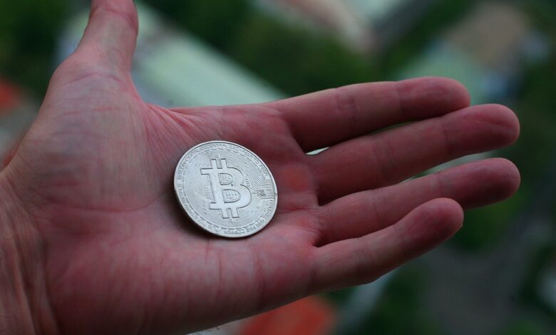 ARK Invest beginnt mit dem Aufbau von Meta- und Robinhood-Aktien, während sie Coinbase-Aktien verkaufen. 1 ARK Invest Bets Big on Meta Platforms and Robinhood, Reduces Coinbase Position