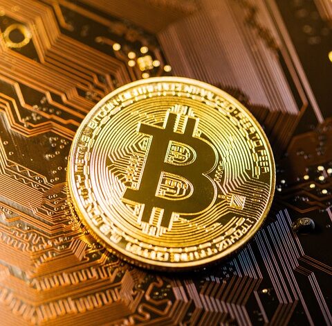 XRP-Kurs erleidet deutlichen Abschwung: Ripple-Kryptowährung fällt um 20% vom Höchststand Eine Gerichtsentscheidung in den USA hat Ripple einen historischen Sieg beschert und den Wert von XRP massiv steigen lassen. Nach einem Anstieg von über 100% könnte jedoch eine überkaufte Zone auf eine bevorstehende Korrektur hindeuten. Analysten empfehlen, den Kurs von XRP im Auge zu behalten, da der Widerstand bei $0.7698 und $0.8325 liegt. In der Zwischenzeit bietet das Wall Street Memes-Projekt eine vielversprechende alternative Investmentmöglichkeit und verzeichnete bereits enorme Erfolge im Presale. Nutzen Sie die Chance, an der spannenden Reise von Wall Street Memes teilzunehmen und von den vielversprechenden Wachstumsaussichten zu profitieren. 1 XRP Price Prediction as Ripple Plummets 20% From Recent Top – Is The Selling Done Now?